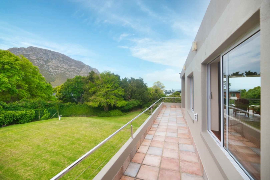 5 Bedroom Property for Sale in Fernkloof Estate Western Cape